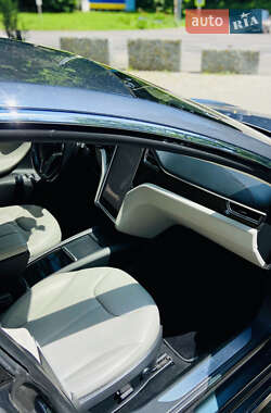 Лифтбек Tesla Model S 2015 в 