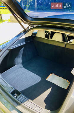 Лифтбек Tesla Model S 2015 в 