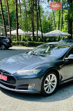 Лифтбек Tesla Model S 2015 в 
