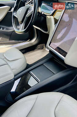 Лифтбек Tesla Model S 2015 в 