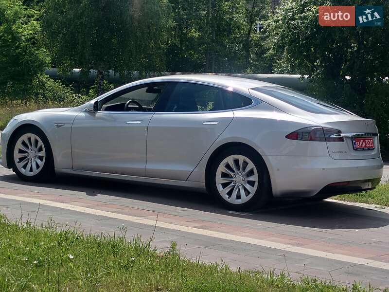 Лифтбек Tesla Model S 2016 в Луцке