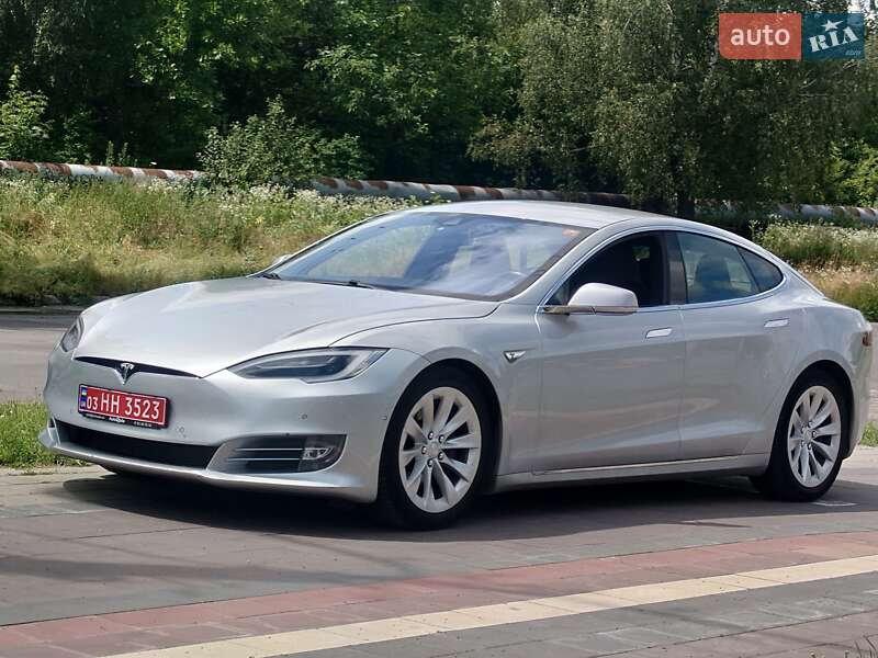 Лифтбек Tesla Model S 2016 в Луцке