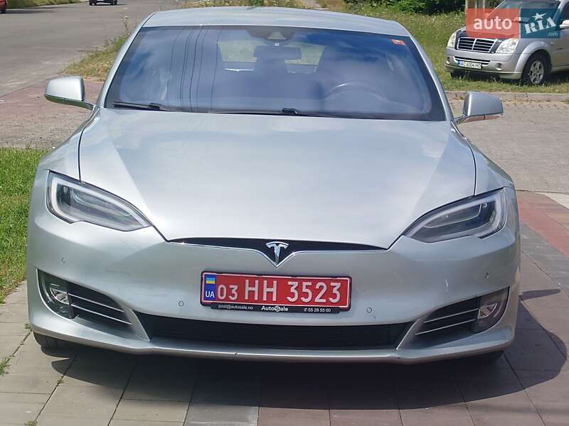 Лифтбек Tesla Model S 2016 в Луцке
