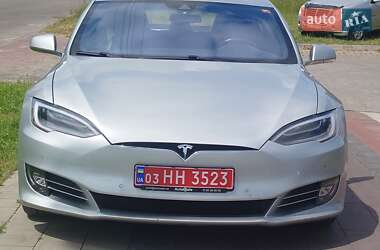 Лифтбек Tesla Model S 2016 в 