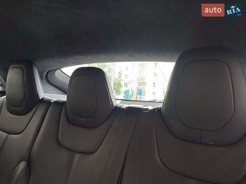 Лифтбек Tesla Model S 2016 в Луцке