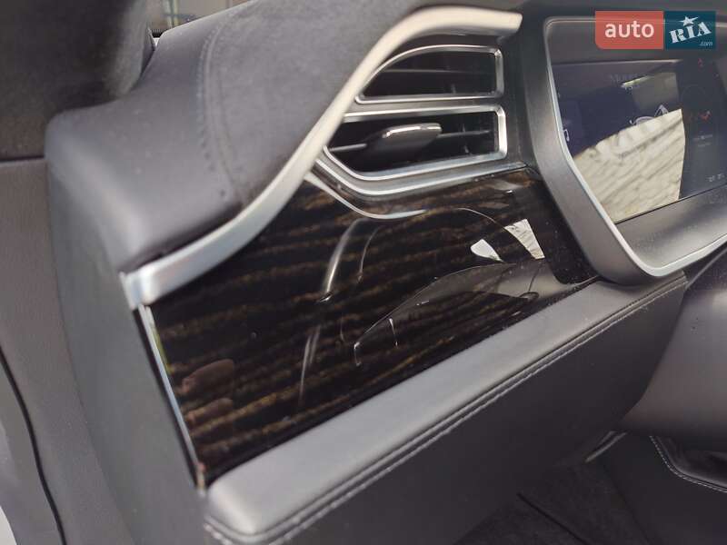 Лифтбек Tesla Model S 2016 в Луцке