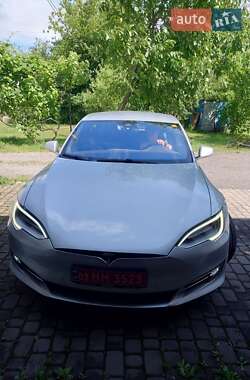 Лифтбек Tesla Model S 2016 в 