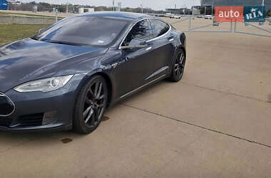 Лифтбек Tesla Model S 2015 в Львове
