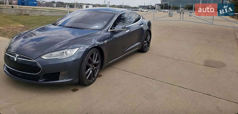 Ліфтбек Tesla Model S 2015 в Львові фото 3 Ліфтбек Tesla Model S 2015 в Львові