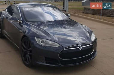 Лифтбек Tesla Model S 2015 в Львове
