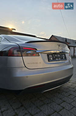 Лифтбек Tesla Model S 2013 в 