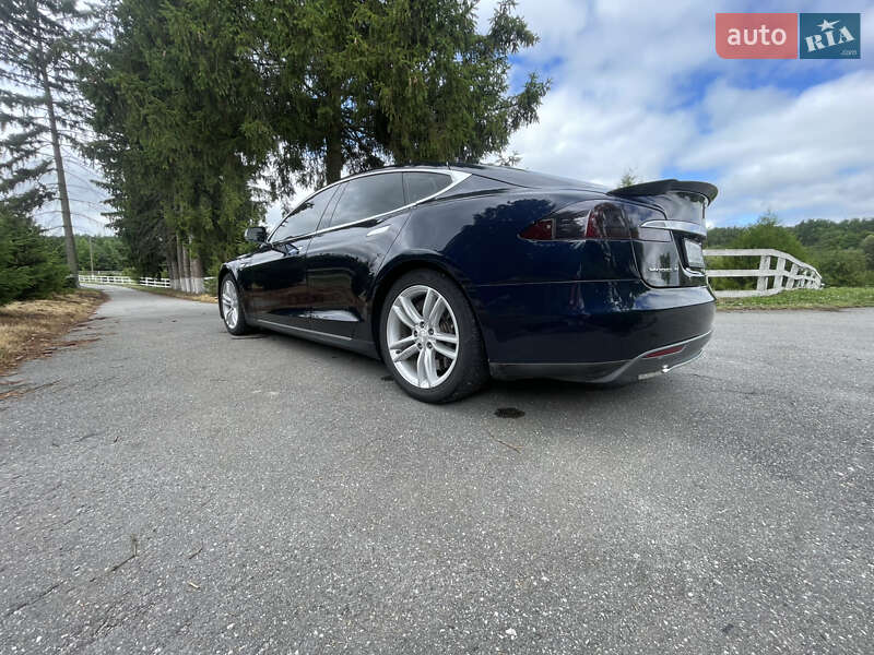 Лифтбек Tesla Model S 2013 в Любаре