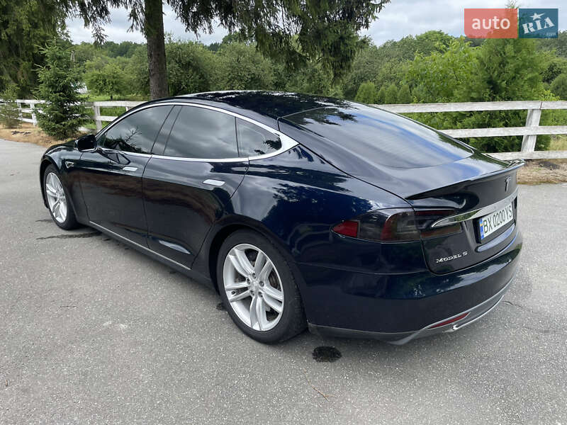 Лифтбек Tesla Model S 2013 в Любаре