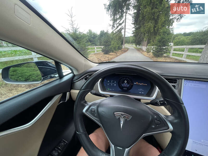 Лифтбек Tesla Model S 2013 в Любаре