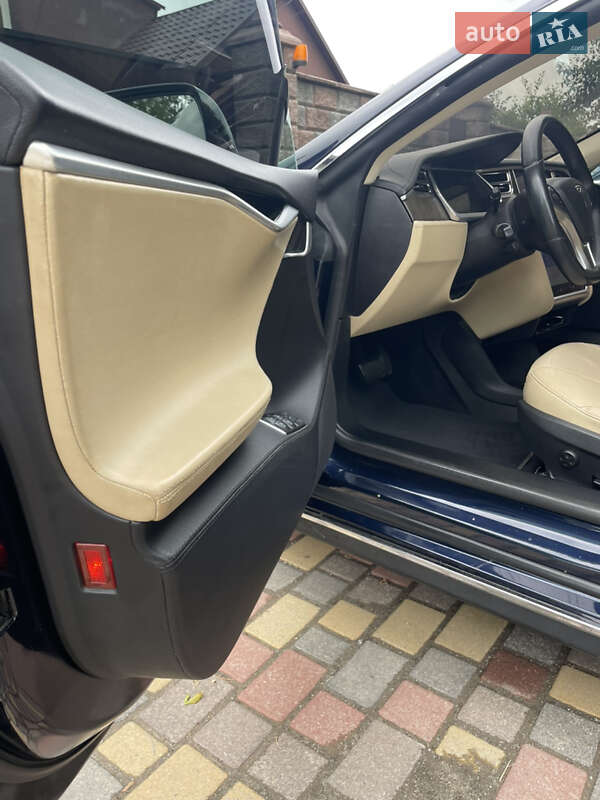 Лифтбек Tesla Model S 2013 в Любаре