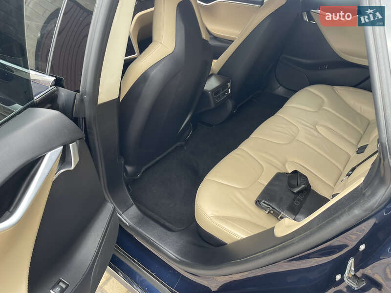 Лифтбек Tesla Model S 2013 в Любаре