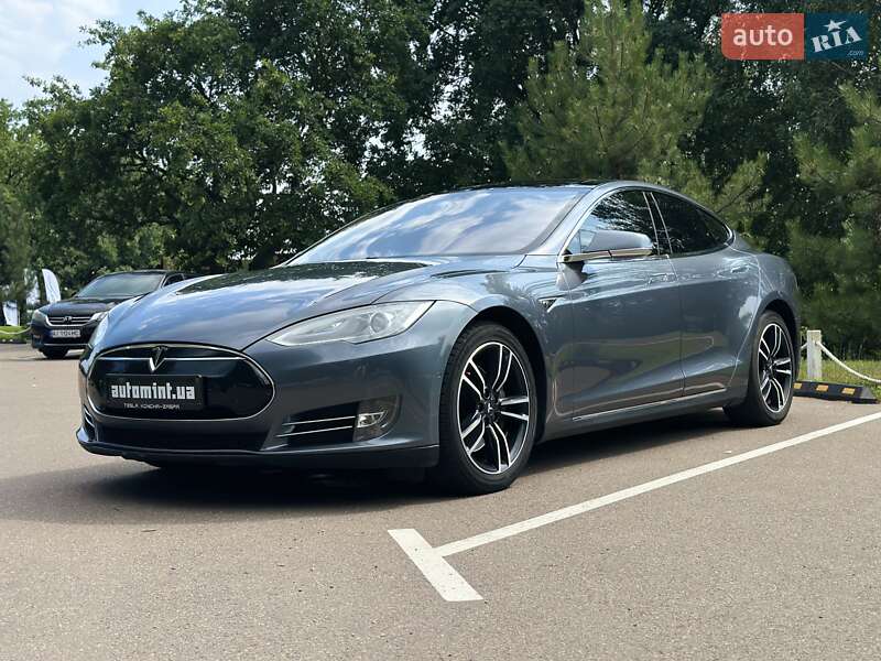 Tesla Model S 2013