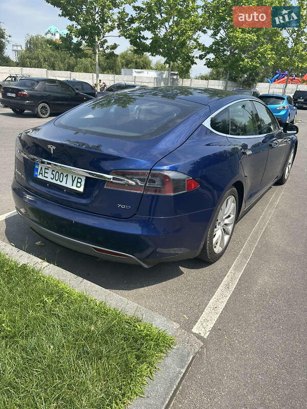 Лифтбек Tesla Model S 2015 в Днепре