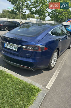 Лифтбек Tesla Model S 2015 в 