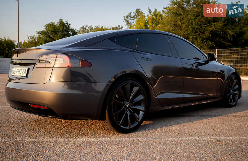 Лифтбек Tesla Model S 2017 в Днепре