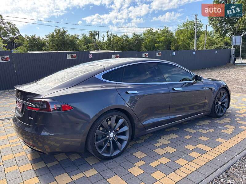 Ліфтбек Tesla Model S 2017 в Львові