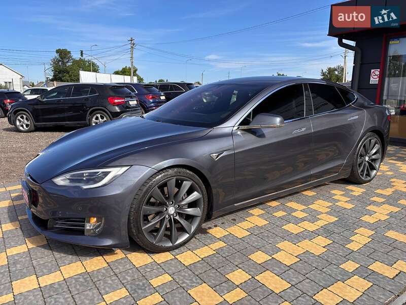 Ліфтбек Tesla Model S 2017 в Львові