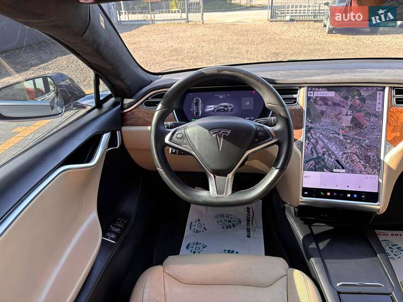 Ліфтбек Tesla Model S 2017 в Львові
