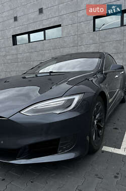 Лифтбек Tesla Model S 2016 в 