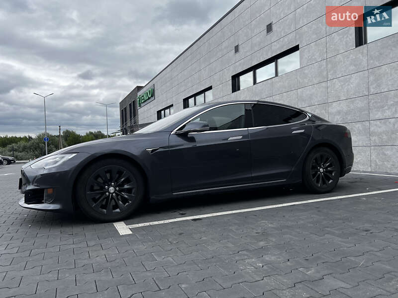 Ліфтбек Tesla Model S 2016 в Сарнах