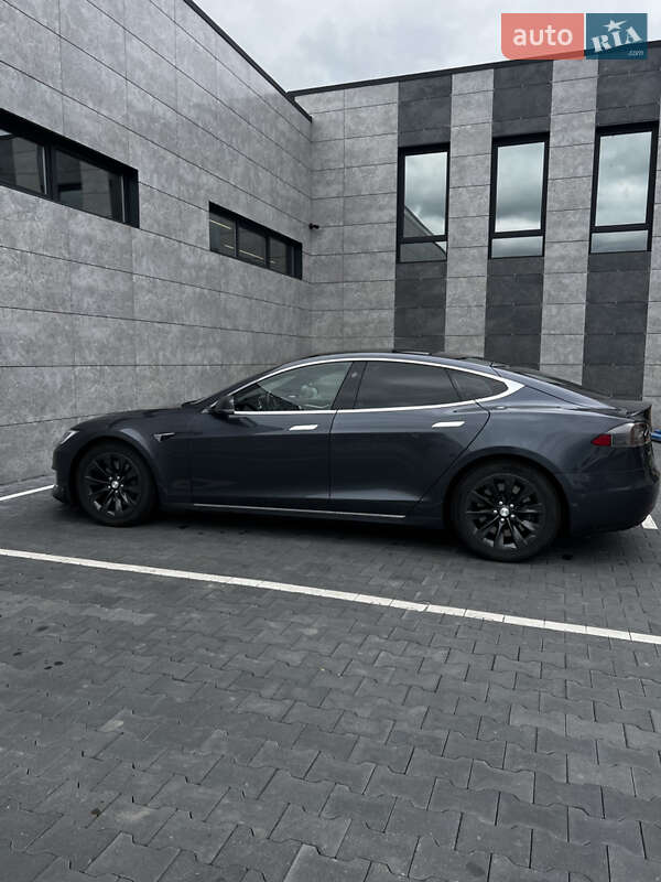 Ліфтбек Tesla Model S 2016 в Сарнах
