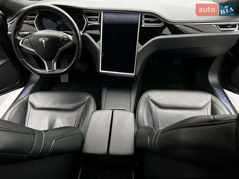 Ліфтбек Tesla Model S 2016 в Сарнах