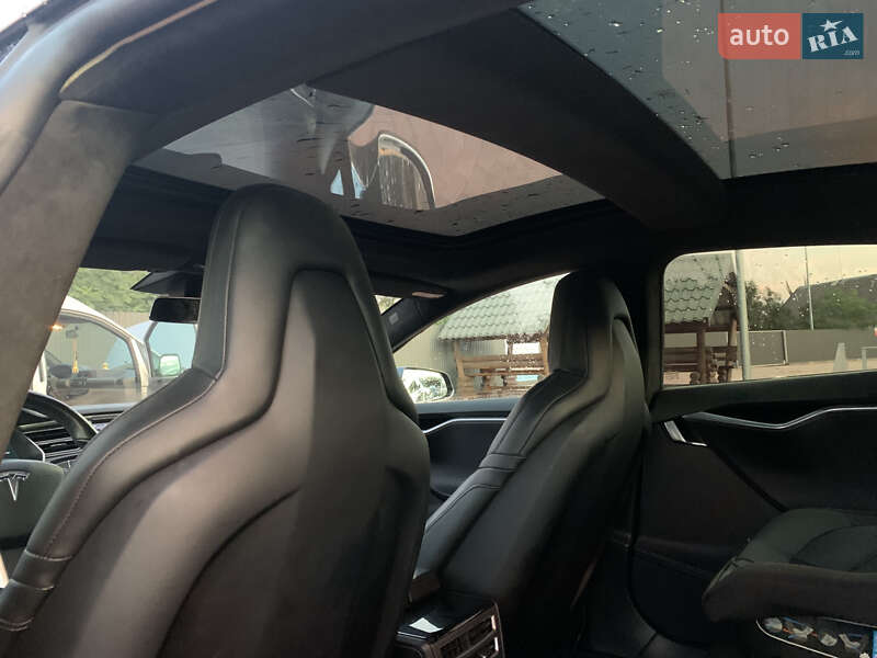 Ліфтбек Tesla Model S 2016 в Сарнах