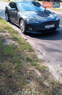 Лифтбек Tesla Model S 2015 в 