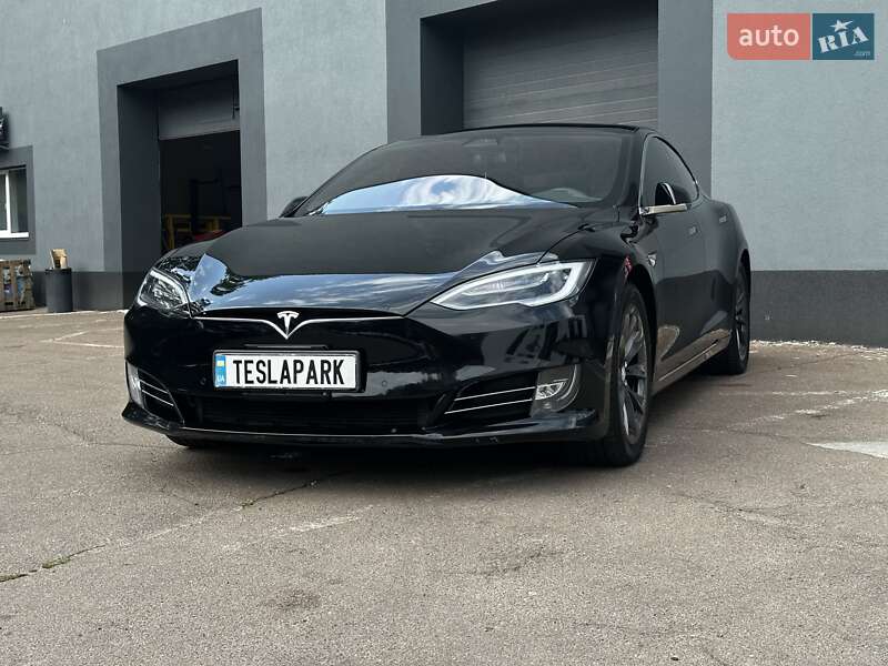 Ліфтбек Tesla Model S 2017 в Києві
