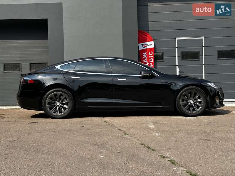 Ліфтбек Tesla Model S 2017 в Києві