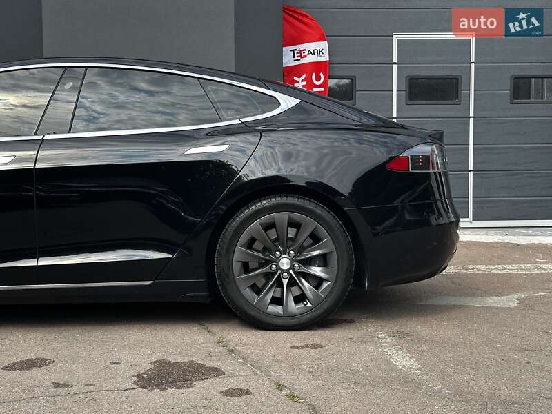 Ліфтбек Tesla Model S 2017 в Києві