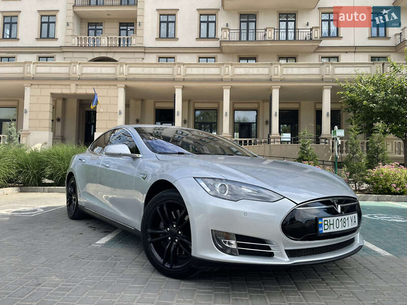 Ліфтбек Tesla Model S 2014 в Одесі