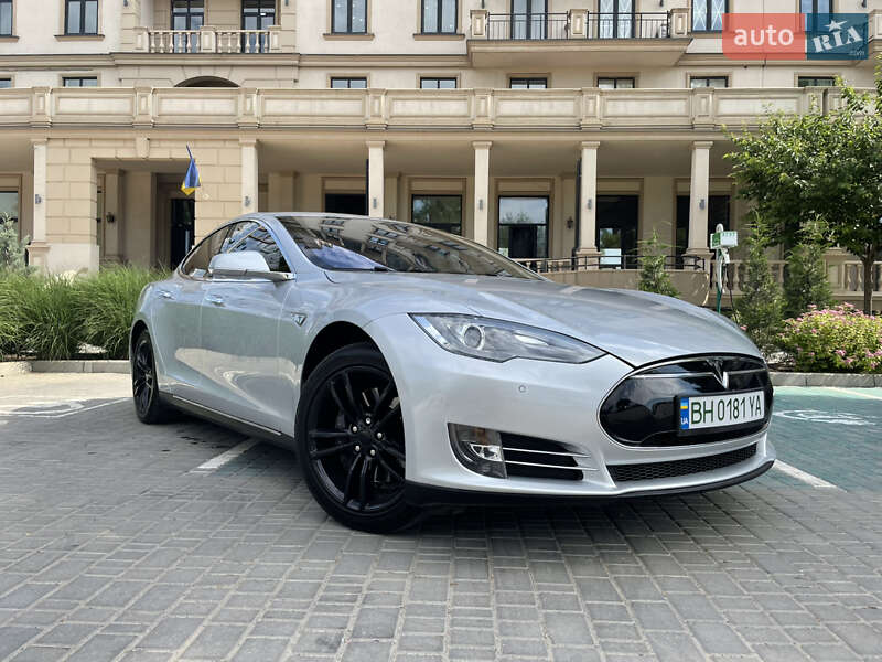 Ліфтбек Tesla Model S 2014 в Одесі