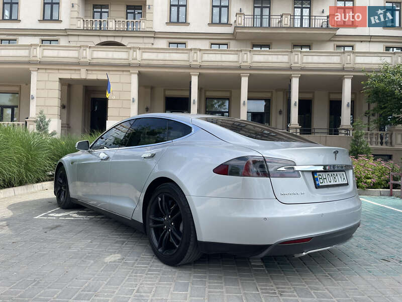 Ліфтбек Tesla Model S 2014 в Одесі