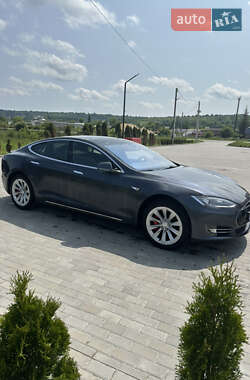 Лифтбек Tesla Model S 2015 в 