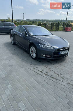 Лифтбек Tesla Model S 2015 в 