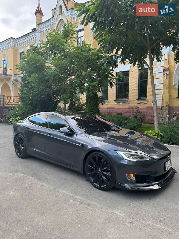 Лифтбек Tesla Model S 2018 в Чернигове