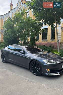 Лифтбек Tesla Model S 2018 в 