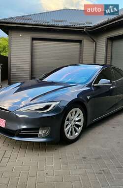 Лифтбек Tesla Model S 2016 в Сарнах