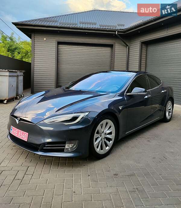 Лифтбек Tesla Model S 2016 в 