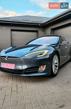 Лифтбек Tesla Model S 2016 в 