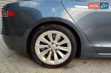 Лифтбек Tesla Model S 2016 в 