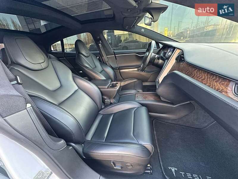 Ліфтбек Tesla Model S 2018 в Львові