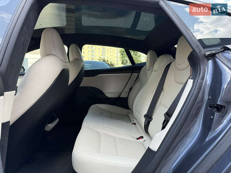 Лифтбек Tesla Model S 2022 в Львове