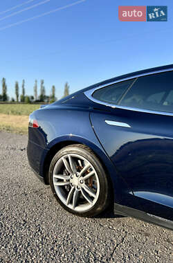 Лифтбек Tesla Model S 2013 в 